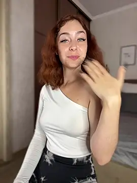 LynaFrost XXX ча т на живо