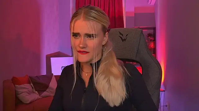 دردشة KattyWilde الجنسية المباشرة