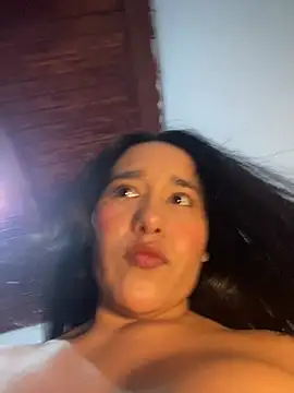 mis-violetha Adlı Modelin Canlı XXX Sohbeti