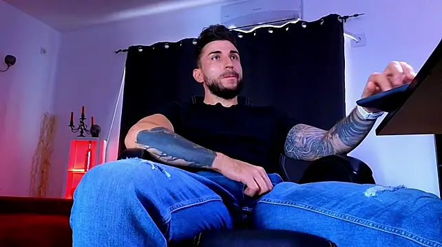 Czat XXX na żywo – MightyAaron66