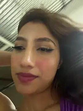 naomiii__ Adlı Modelin Canlı XXX Sohbeti