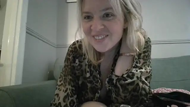 MrsMercedes26n Live XXX chat