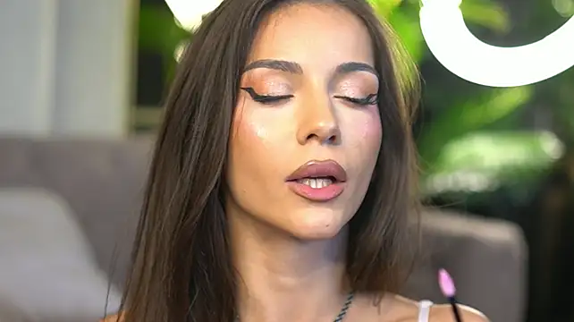 lexira1n Adlı Modelin Canlı XXX Sohbeti