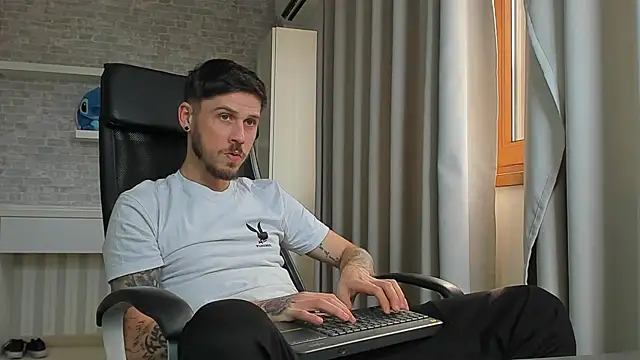 JonahShaw – Naživo XXX chat