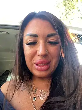 RuslanaXX - Squirt on street