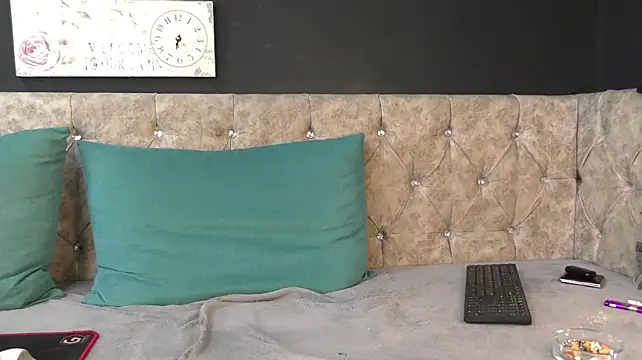 HugJulian live XXX chat