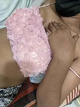 sexy_babyyy111 élő XXX-chatje