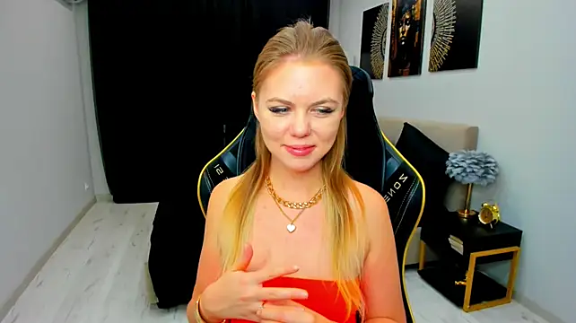 Strawberrye XXX чат на живо