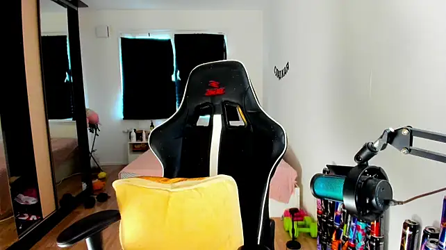 XXX chat uživo modela your_tora