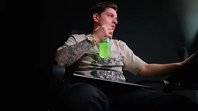 FelixStarkk 라이브 XXX 채팅