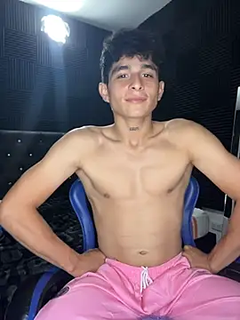 nic_2005's Live XXX Chat