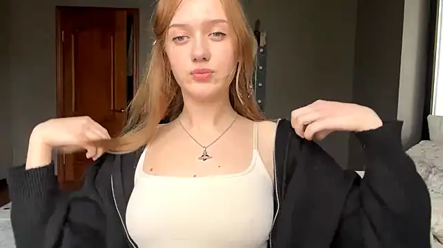 LinaPawss Adlı Modelin Canlı XXX Sohbeti