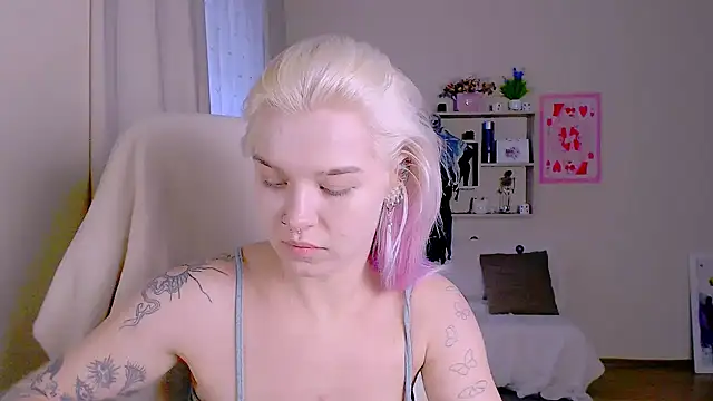 Hot_Blonda Chat XXX in diretta