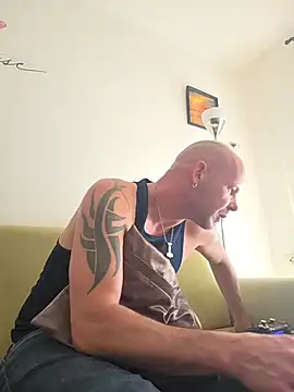 Badbitch_German_Badass 现场XXX聊天