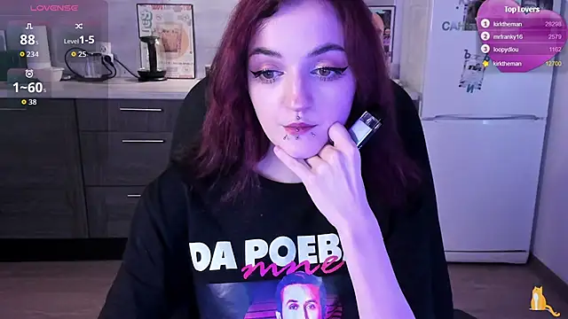 lina__tyaaan élő XXX-chatje