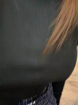 SlavicCandy - PUT MIDDLE FINGER BETWEEN PUSS LIPS+LICk