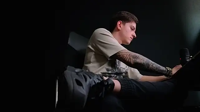Онлайн чат XXX FelixStarkk