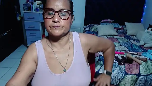 pervert_mommy_'s Live XXX Chat