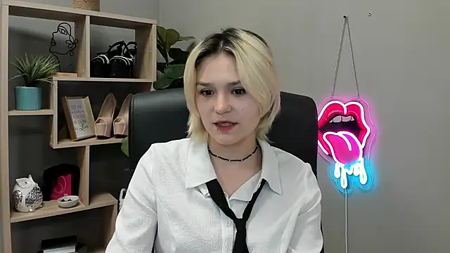 SweetLilyxo: онлайн-секс-чат