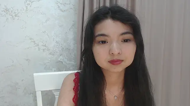 Shy_Kira - lick my lips close to cam