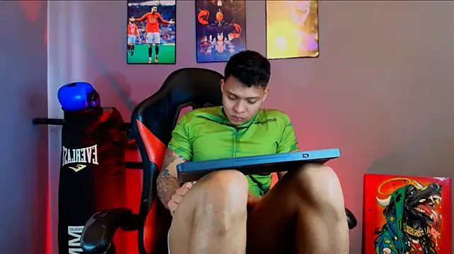 Czat XXX na żywo – EvanGreey_
