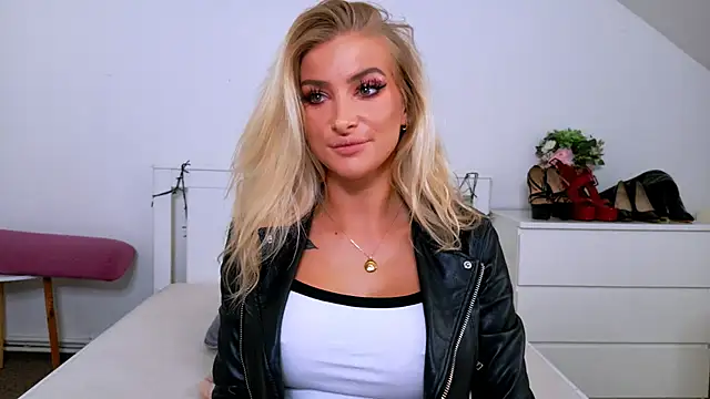 Lia_Benini Live XXX-Chat