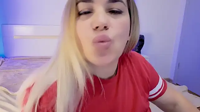 JuicyMillenan Live XXX chat