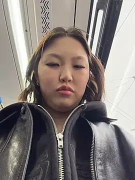CreamPuff- Adlı Modelin Canlı XXX Sohbeti