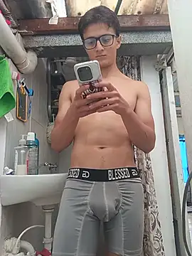צ'אט XXX בשידור חי של Davitfitnosuke