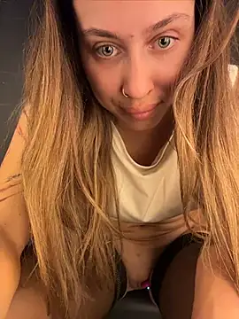 Chat XXX en directo de Jucie_Boom