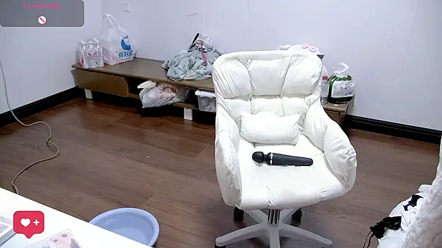 XXX chat uživo modela TuTu-