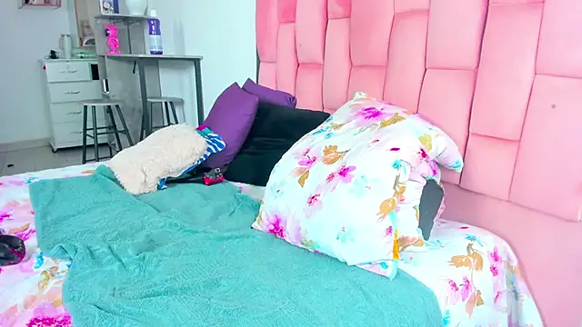 the_queen_aleja élő XXX-chatje