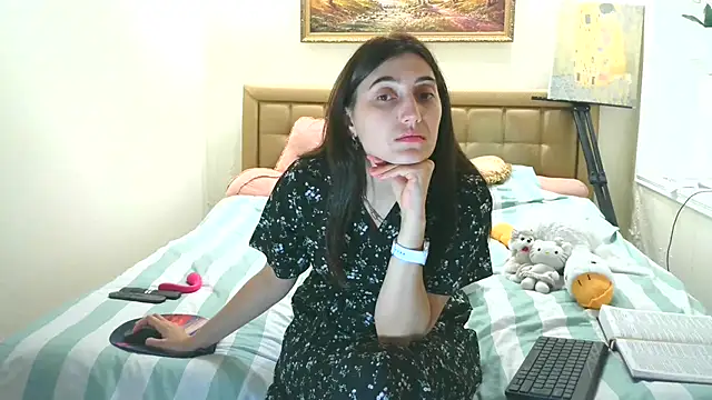 Iren - show ass no panties