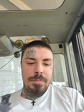Berti3128's Live XXX Chat