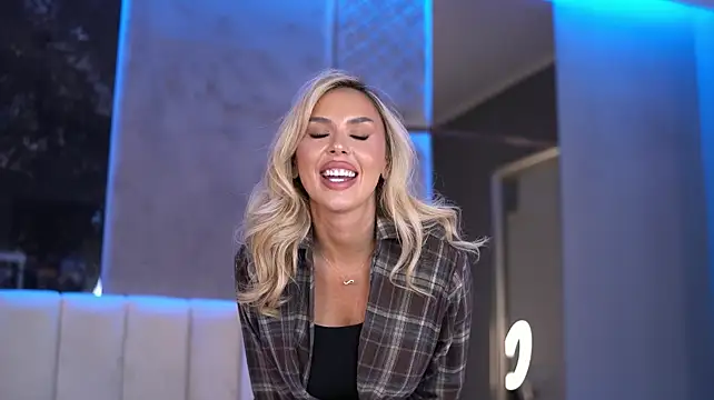 SelenaFrost Chat XXX in diretta