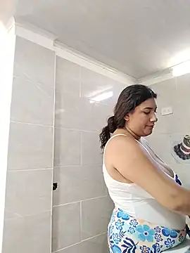 Sara_y_Amy Adlı Modelin Canlı XXX Sohbeti