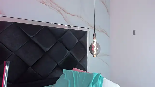 Czat XXX na żywo – AngelaaCute_