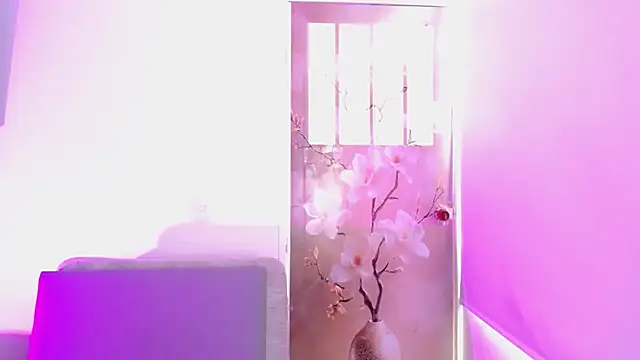 milfrousse Adlı Modelin Canlı XXX Sohbeti