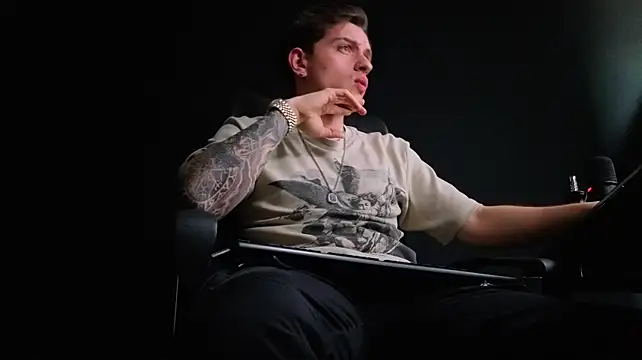 צ'אט XXX בשידור חי של FelixStarkk