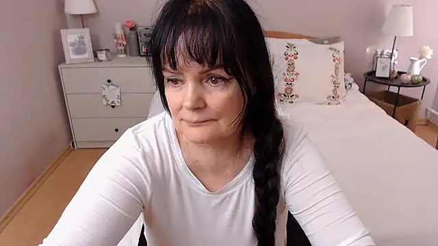 LeveMe2Nightt élő XXX-chatje