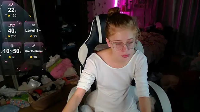 Kira_honeyy élő XXX-chatje