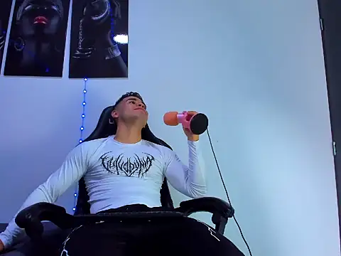 DarellTheseo Live XXX-chat
