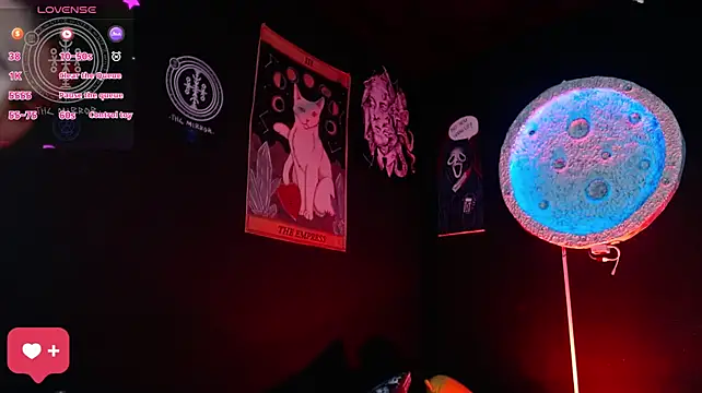 XXX chat uživo modela girl_intense444
