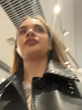 KristiRich Adlı Modelin Canlı XXX Sohbeti