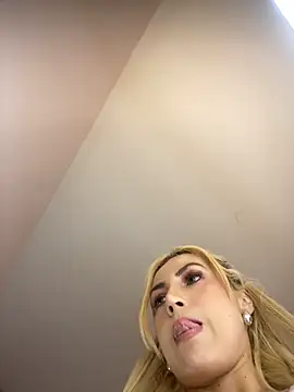 alicev_kitty Adlı Modelin Canlı XXX Sohbeti