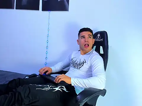 XXX chat uživo modela DarellTheseo