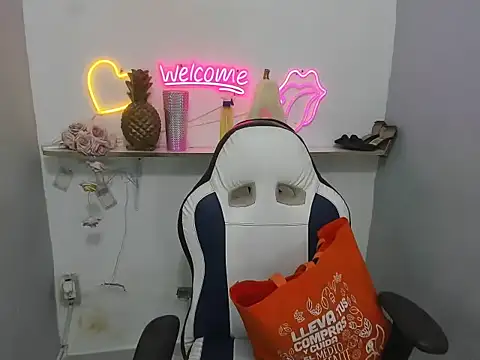 Chat +18 de Dona_Tela ao vivo