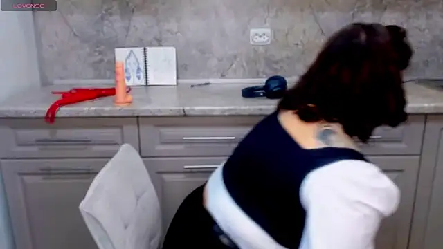 NikkiSummer Chat XXX in diretta