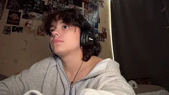 Chat +18 de Kirin_Lin ao vivo