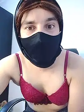 Banouti_23 Adlı Modelin Canlı XXX Sohbeti